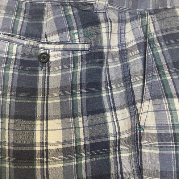 Tommy Bahama men’s shorts. Waist size 33” Multi Colored Pattern. - Picture 4 of 9